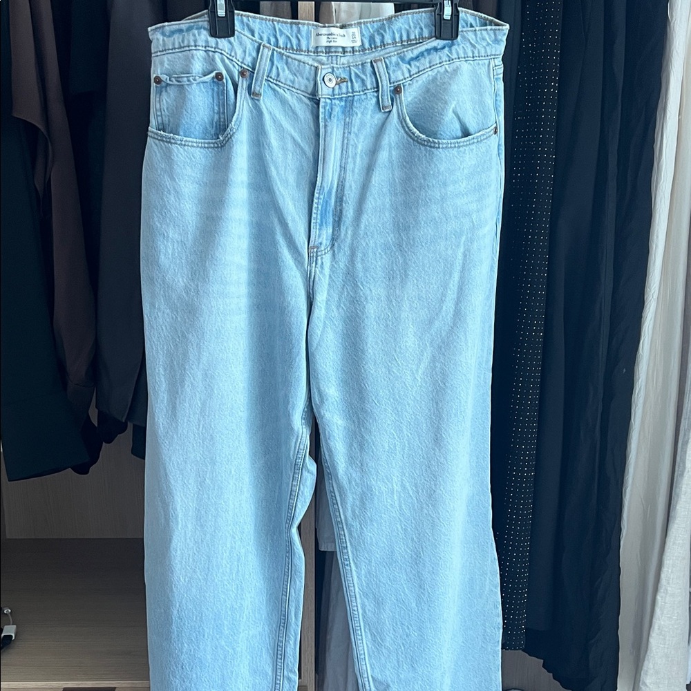 Abercrombie & Fitch High Rise Loose Jeans Light Size 32L